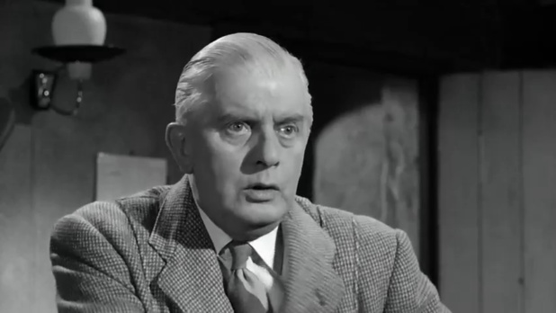 Stringer Davis dans le film Murder ahoy (Passage à tabac, 1964) de George Pollock Stringer Davis dans le film Murder ahoy (Passage à tabac, 1964) de George Pollock