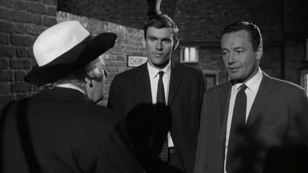 Charles Tingwell et Terence Edmond dans le film Murder ahoy (Passage à tabac, 1964) de George Pollock Charles Tingwell et Terence Edmond dans le film Murder ahoy (Passage à tabac, 1964) de George Pollock