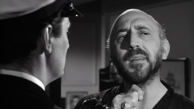 A droite : Lionel Jeffries dans Murder ahoy (Passage à tabac, 1964) de George Pollock A droite : Lionel Jeffries dans Murder ahoy (Passage à tabac, 1964) de George Pollock