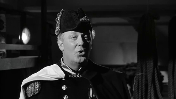 William Mervyn dans le film Murder ahoy (Passage à tabac, 1964) de George Pollock William Mervyn dans le film Murder ahoy (Passage à tabac, 1964) de George Pollock
