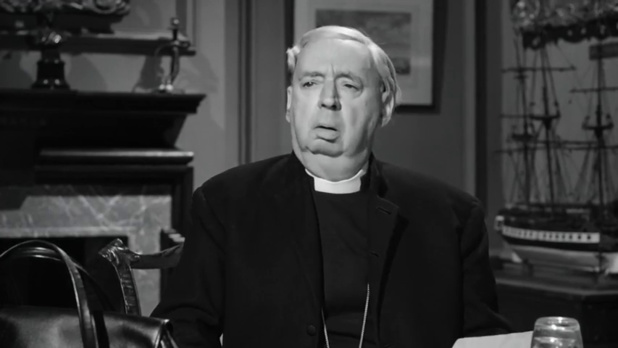 Miles Malleson dans le film Murder ahoy (Passage à tabac, 1964) de George Pollock Miles Malleson dans le film Murder ahoy (Passage à tabac, 1964) de George Pollock