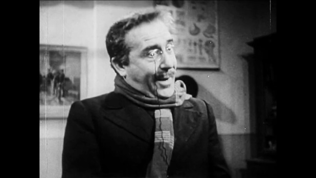 Luigi Pavese est le professeur Lari dans le film italien Cuore (Les belles années, 1948) de Duilio Coletti Luigi Pavese est le professeur Lari dans le film italien Cuore (Les belles années, 1948) de Duilio Coletti