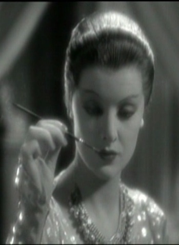 Myrna Loy dans le film Thirteen women Myrna Loy dans le film Thirteen women
