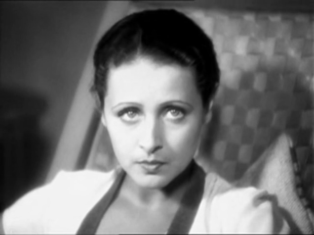 Rosine Deréan dans le film français Les cinq gentlemen maudits (1931) de Julien Duvivier Rosine Deréan dans le film français Les cinq gentlemen maudits (1931) de Julien Duvivier
