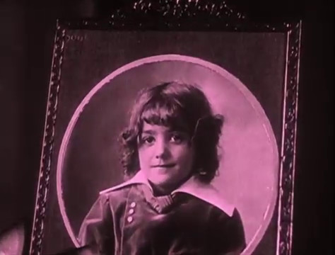 Olinda Mano dans le film Judex (1916) de Louis Feuillade Olinda Mano dans le film Judex (1916) de Louis Feuillade