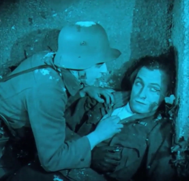 Image du film muet hongrois Egy fiúnak a fele (1924) de Géza von Bolváry Image du film muet hongrois Egy fiúnak a fele (1924) de Géza von Bolváry