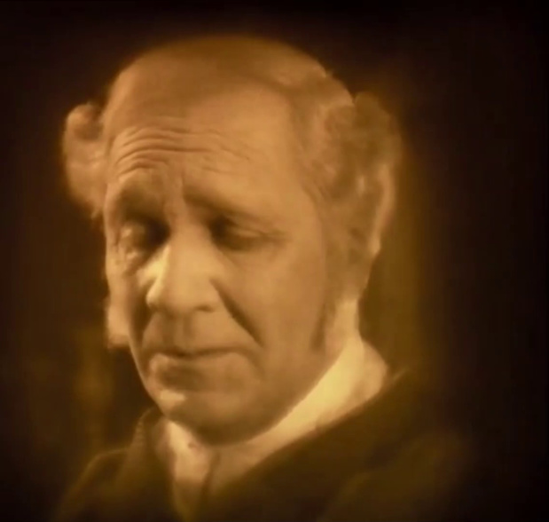 Vendrey Ferenc est Komornyik dans le film muet hongrois Egy fiúnak a fele (1924) de Géza von Bolváry Vendrey Ferenc est Komornyik dans le film muet hongrois Egy fiúnak a fele (1924) de Géza von Bolváry