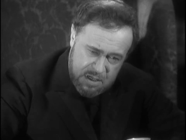 Roger Karl dans le film Fantômas (1932) de Paul Féjos Roger Karl dans le film Fantômas (1932) de Paul Féjos