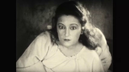 Eve Francis dans le film L'inondation (1924) de Louis Delluc Eve Francis dans le film L'inondation (1924) de Louis Delluc