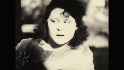 Ginette Maddie dans le film muet L'inondation (1924) de Louis Delluc Ginette Maddie dans le film muet L'inondation (1924) de Louis Delluc