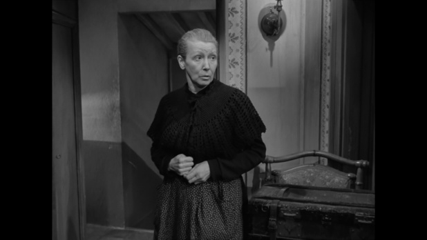 Mag Avril dans le film Le cas du docteur Laurent (1957) de Jean-Paul Le Chanois Mag Avril dans le film Le cas du docteur Laurent (1957) de Jean-Paul Le Chanois