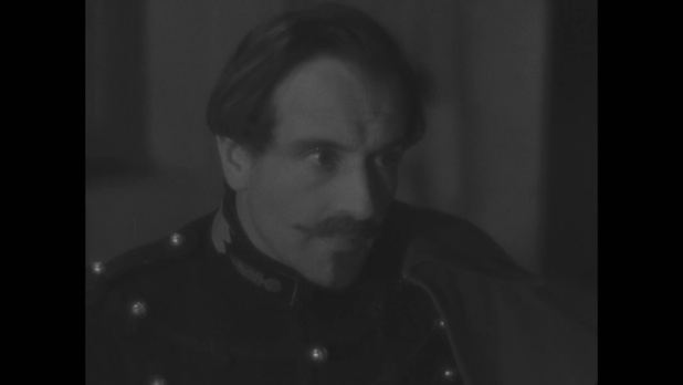 Pierre Fresnay dans Le roman d'un jeune homme pauvre (1935) d'Abel Gance Pierre Fresnay dans Le roman d'un jeune homme pauvre (1935) d'Abel Gance