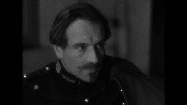 Pierre Fresnay dans Le roman d'un jeune homme pauvre (1935) d'Abel Gance Pierre Fresnay dans Le roman d'un jeune homme pauvre (1935) d'Abel Gance