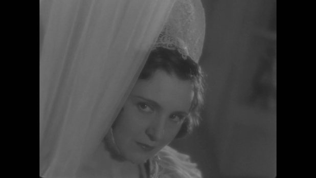 L'actrice Marie Bell dans Le roman d'un jeune homme pauvre (1935) d'Abel Gance L'actrice Marie Bell dans Le roman d'un jeune homme pauvre (1935) d'Abel Gance