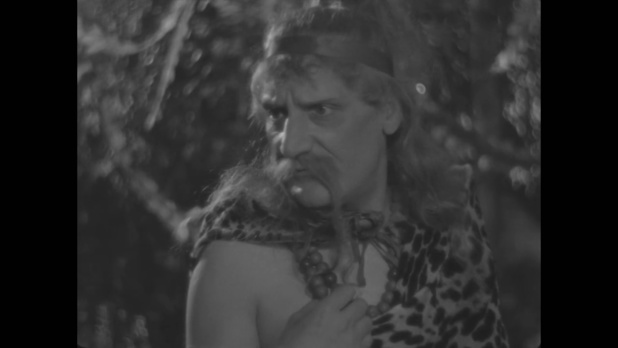 L'acteur Saturnin Fabre dans Le roman d'un jeune homme pauvre (1935) d'Abel Gance L'acteur Saturnin Fabre dans Le roman d'un jeune homme pauvre (1935) d'Abel Gance