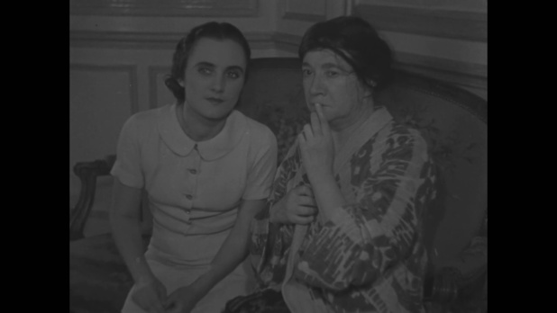 Mademoiselle Laydeker et Pauline Carton dans Le roman d'un jeune homme pauvre (1935) d'Abel Gance Mademoiselle Laydeker et Pauline Carton dans Le roman d'un jeune homme pauvre (1935) d'Abel Gance