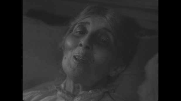 Marthe Mellot dans Le roman d'un jeune homme pauvre (1935) d'Abel Gance Marthe Mellot dans Le roman d'un jeune homme pauvre (1935) d'Abel Gance