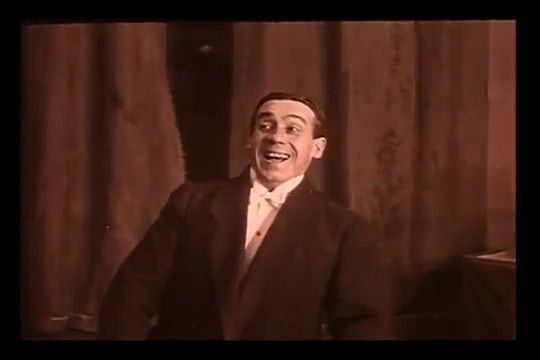 L'acteur Tramont dans le film Figures de cire (1914) de Maurice Tourneur L'acteur Tramont dans le film Figures de cire (1914) de Maurice Tourneur