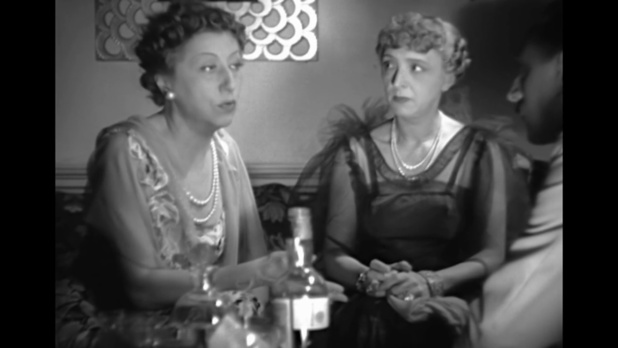 Gabrielle Dorziat et Betty Daussmond dans La dame de Malacca (1937) de Marc Allégret Gabrielle Dorziat et Betty Daussmond dans La dame de Malacca (1937) de Marc Allégret