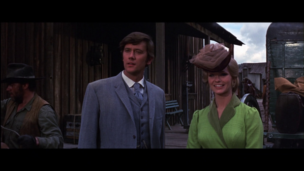 Andrew Prine et Lynda Day dans le film Chisum (1970) d'Andrew V. McLaglen Andrew Prine et Lynda Day dans le film Chisum (1970) d'Andrew V. McLaglen