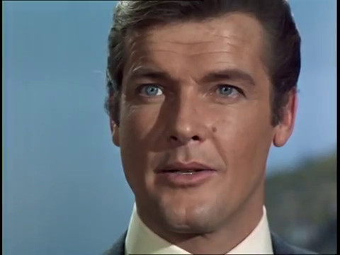 Roger Moore dans le film Vendetta for the Saint (Vendetta pour le Saint, 1969) de Jim O'Connolly Roger Moore dans le film Vendetta for the Saint (Vendetta pour le Saint, 1969) de Jim O'Connolly