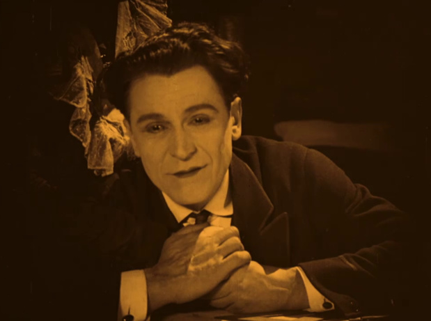 Luciano Albertini dans Mister Radio (1924) de Nunzio Malasomma Luciano Albertini dans Mister Radio (1924) de Nunzio Malasomma
