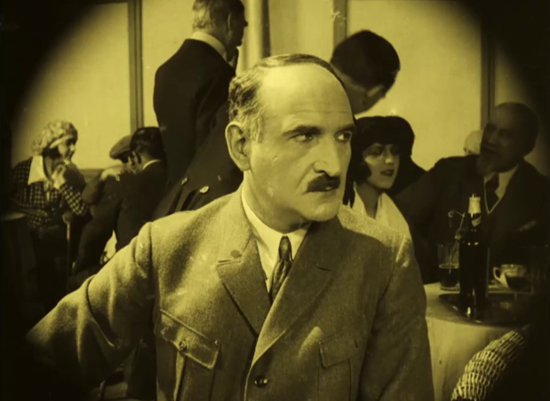 Magnus Stifter dans le film Mister Radio (1924) de Nunzio Malasomma Magnus Stifter dans le film Mister Radio (1924) de Nunzio Malasomma