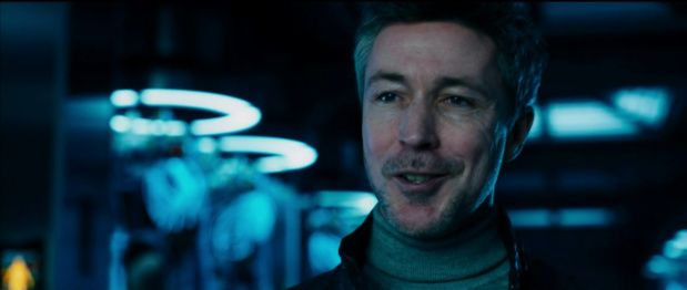 L'acteur Aidan Gillen dans le film Maze Runner : The Scorch Trials (Le Labyrinthe : La Terre brûlée, 2015) de Wes Ball L'acteur Aidan Gillen dans le film Maze Runner : The Scorch Trials (Le Labyrinthe : La Terre brûlée, 2015) de Wes Ball