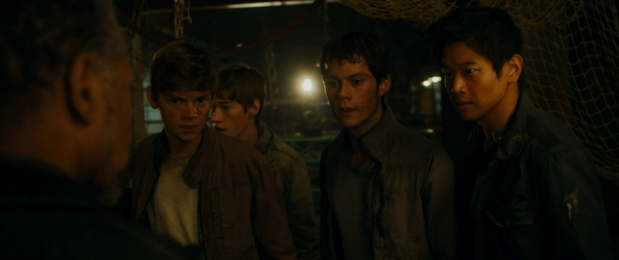 Thomas Brodie-Sangster, Jacob Lofland, Dylan O'Brien et Ki Hong Lee dans Maze Runner : The Scorch Trials (Le Labyrinthe : La Terre brûlée, 2015) de Wes Ball Thomas Brodie-Sangster, Jacob Lofland, Dylan O'Brien et Ki Hong Lee dans Maze Runner : The Scorch Trials (Le Labyrinthe : La Terre brûlée, 2015) de Wes Ball