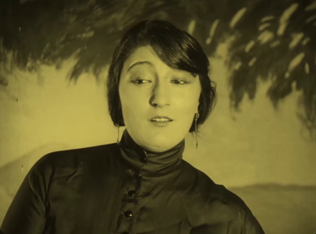 Suzanne Talba dans le film français muet Poil de carotte (1925) de Julien Duvivier Suzanne Talba dans le film français muet Poil de carotte (1925) de Julien Duvivier