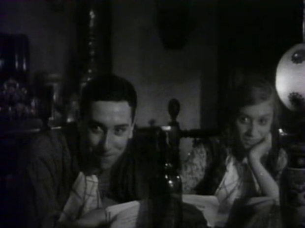 Maxime Fromiot et Simone Aubry dans le film Poil de carotte (1932) de Julien Duvivier Maxime Fromiot et Simone Aubry dans le film Poil de carotte (1932) de Julien Duvivier