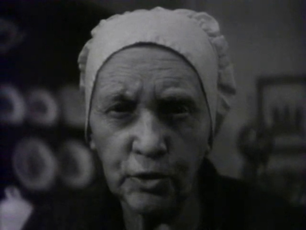 Madame Marty dans le film Poil de carotte (1932) de Julien Duvivier Madame Marty dans le film Poil de carotte (1932) de Julien Duvivier
