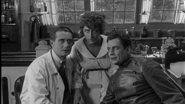 Alf Blütecher, Zanny Petersen et Gunnar Tolnæs dans Himmelskibet (Le vaisseau du ciel, 1918) de Holger-Madsen Alf Blütecher, Zanny Petersen et Gunnar Tolnæs dans Himmelskibet (Le vaisseau du ciel, 1918) de Holger-Madsen