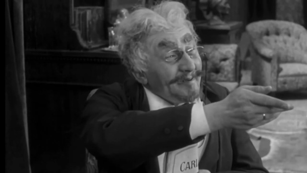 Frederik Jacobsen dans le film muet danois de science-fiction Himmelskibet (Le vaisseau du ciel, 1918) de Holger-Madsen Frederik Jacobsen dans le film muet danois de science-fiction Himmelskibet (Le vaisseau du ciel, 1918) de Holger-Madsen