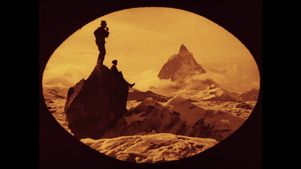 Image du documentaire allemand Im Kampf mit dem Berge (A l'assaut de la montagne, 1921) d'Arnold Fanck Image du documentaire allemand Im Kampf mit dem Berge (A l'assaut de la montagne, 1921) d'Arnold Fanck
