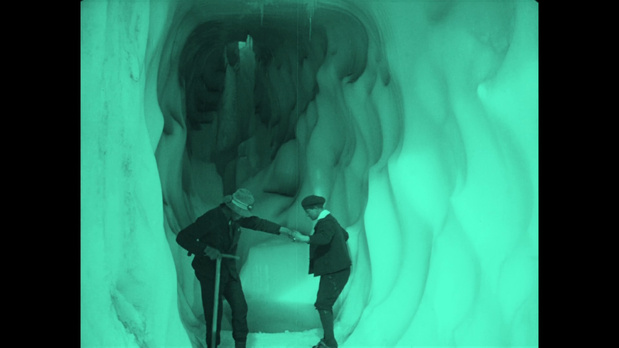 Image du documentaire allemand Im Kampf mit dem Berge (A l'assaut de la montagne, 1921) d'Arnold Fanck Image du documentaire allemand Im Kampf mit dem Berge (A l'assaut de la montagne, 1921) d'Arnold Fanck