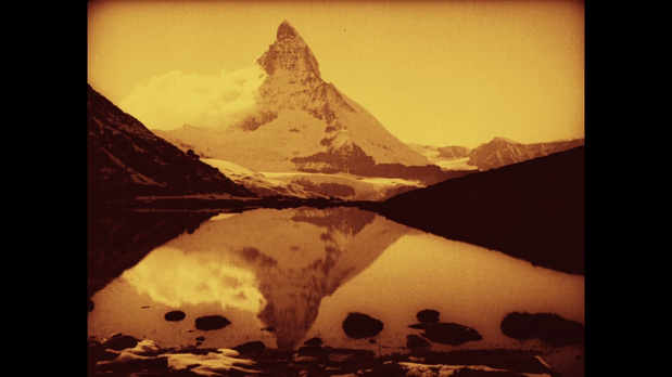 Image du documentaire allemand Im Kampf mit dem Berge (A l'assaut de la montagne, 1921) d'Arnold Fanck Image du documentaire allemand Im Kampf mit dem Berge (A l'assaut de la montagne, 1921) d'Arnold Fanck