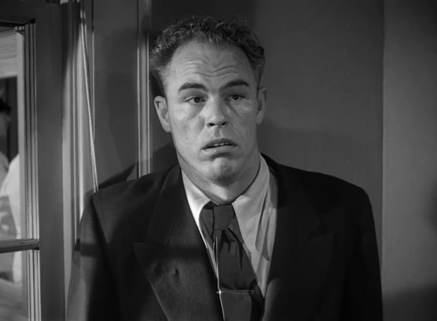 Jack Lambert dans le film policier The Enforcer (La femme à abattre, 1951) de Bretaigne Windust