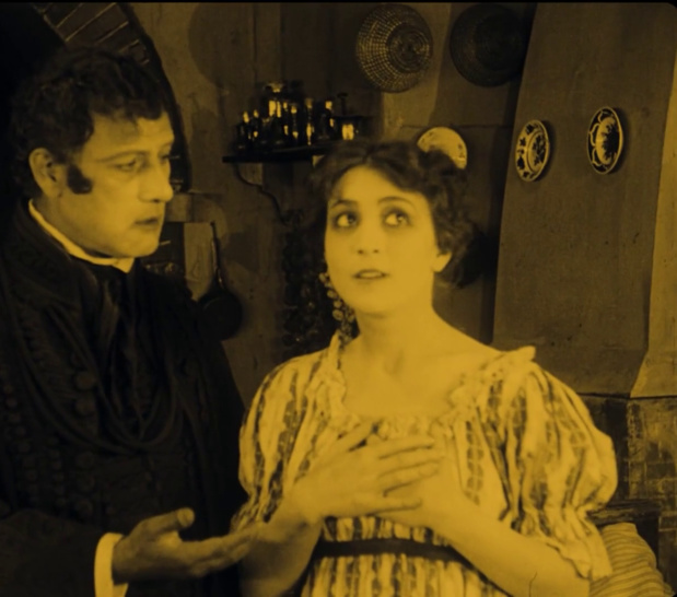 Oszkár Beregi et Margit Makay dans le film Az Aranyember (La demi-lune rouge, 1918) de Sándor Korda