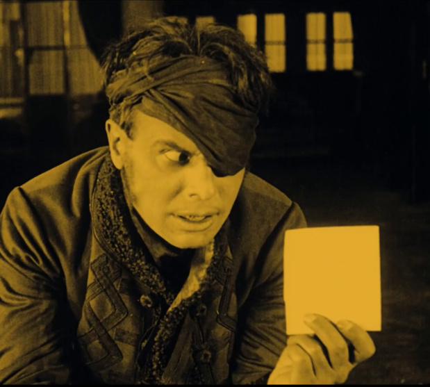 Gábor Rajnai dans le film muet hongrois Az Aranyember (La demi-lune rouge, 1918) de Sándor Korda