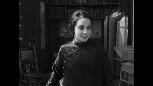 Mary Harald dans le film muet Tih Minh (1919) de Louis Feuillade