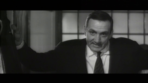 Lino Ventura dans le film La métamorphose des cloportes (1965) de Pierre Granier-Deferre