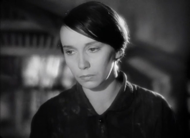Mila Parély dans le film La charrette fantôme (1939) de Julien Duvivier