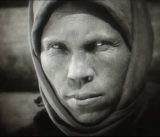 Marfa Lapkina dans Генеральная линия (La ligne générale, 1929) de Сергей Михайлович Эйзенштейн (Sergueï Mikhaïlovitch Eisenstein) et Григорий Василевич Александров (Grigori Alexandrov)