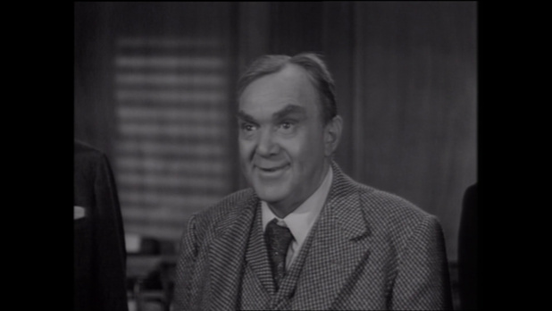 Thomas Mitchell dans le film américain While the city sleeps (La cinquième victime, 1956) de Fritz Lang