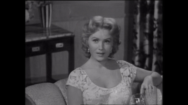 Rhonda Fleming dans While the city sleeps (La cinquième victime, 1956) de Fritz Lang