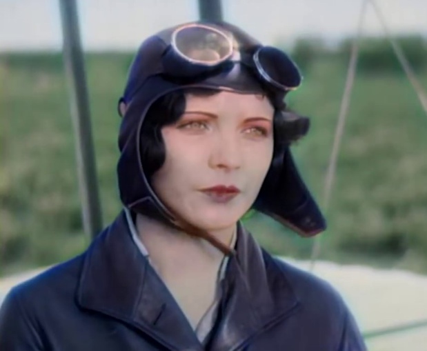 Dorothy Talcott dans le serial The mysterious airman (1928) de Harry Revier