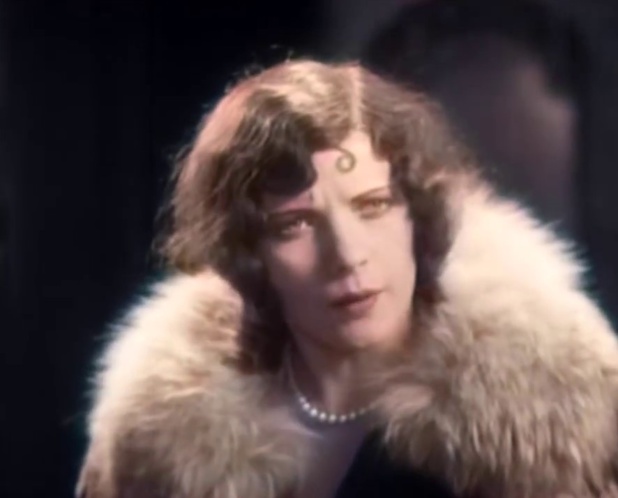 Dorothy Talcott dans le film muet américain à épisodes The mysterious airman (1928) de Harry Revier