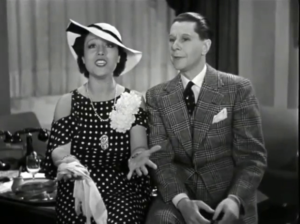 Mireille Perrey et Pierre Stéphen dans le film satirique L'école des contribuables (1934) de René Guissart