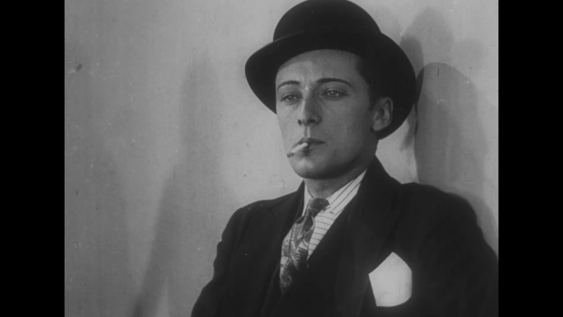 Nino Constantini dans le film muet français Sa tête (1929) de Jean Epstein